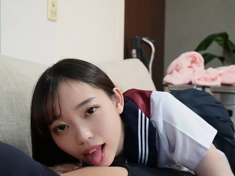 Nữ sinh ngây thơ bị tên ba cóc chọc cu giả vào lồn